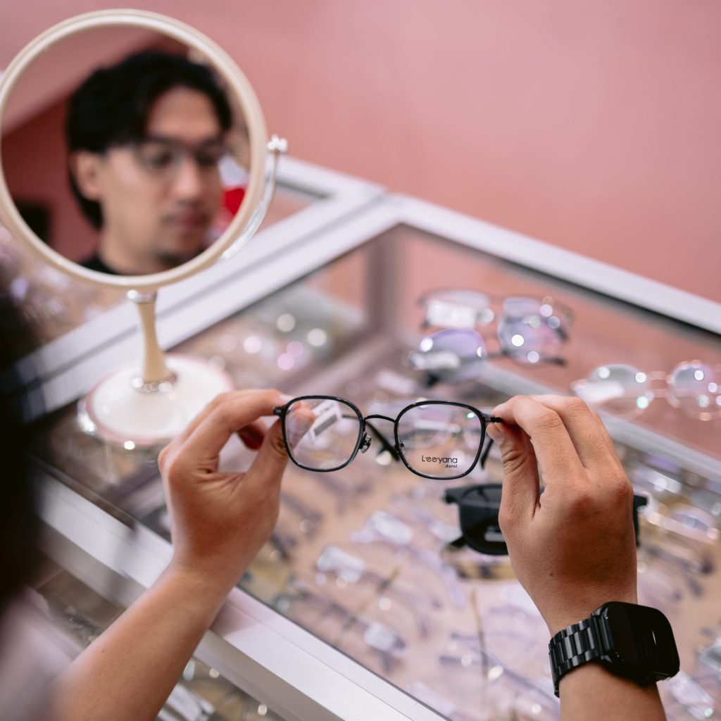 kedai optometrist di Kuala Ketil